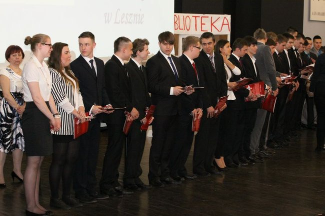 Maturzyści z IV LO pożegnali szkołę (zdjęcia)