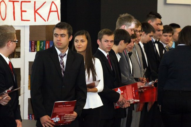 Maturzyści z IV LO pożegnali szkołę (zdjęcia)