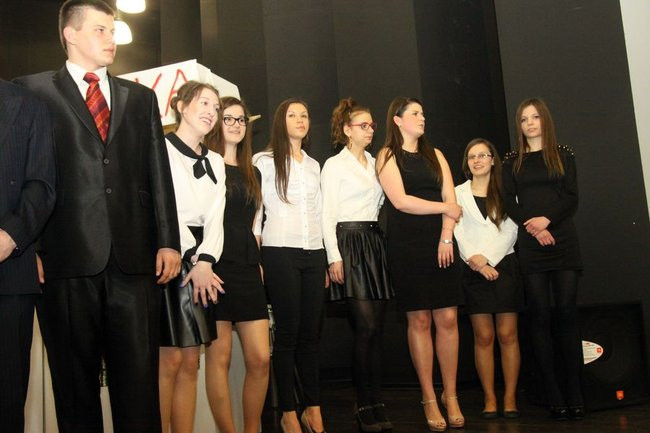 Maturzyści z IV LO pożegnali szkołę (zdjęcia)