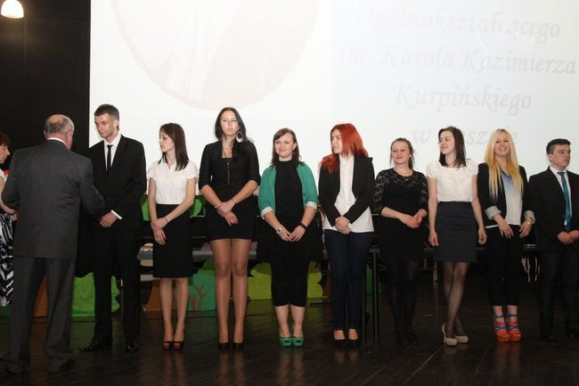 Maturzyści z IV LO pożegnali szkołę (zdjęcia)