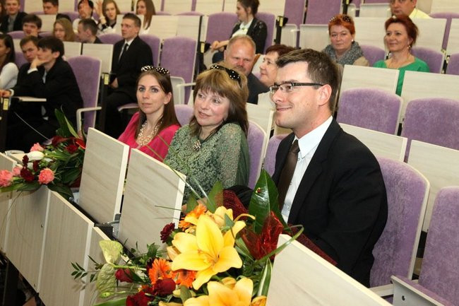 Maturzyści z IV LO pożegnali szkołę (zdjęcia)