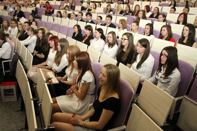 Maturzyści z IV LO pożegnali szkołę (zdjęcia)