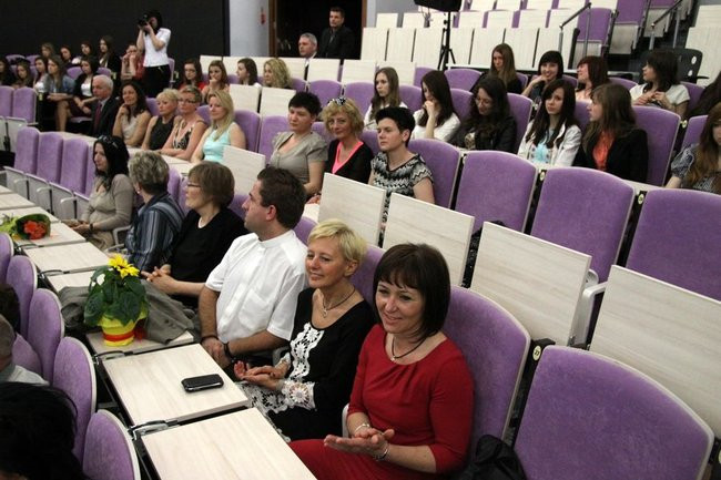 Maturzyści z IV LO pożegnali szkołę (zdjęcia)