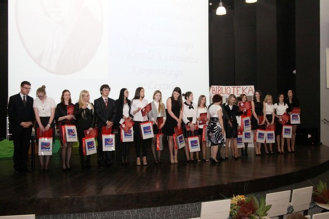 Maturzyści z IV LO pożegnali szkołę (zdjęcia)