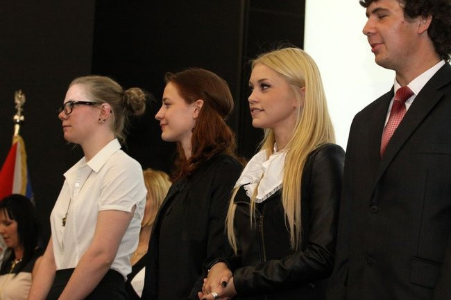 Maturzyści z IV LO pożegnali szkołę (zdjęcia)