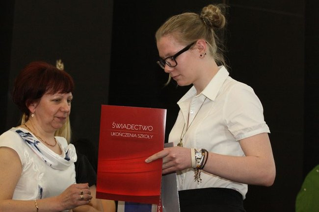 Maturzyści z IV LO pożegnali szkołę (zdjęcia)