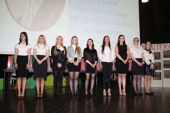 Maturzyści z IV LO pożegnali szkołę (zdjęcia)