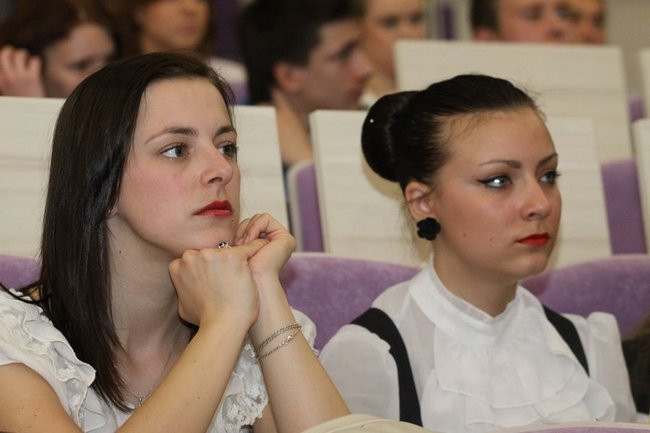 Maturzyści z IV LO pożegnali szkołę (zdjęcia)