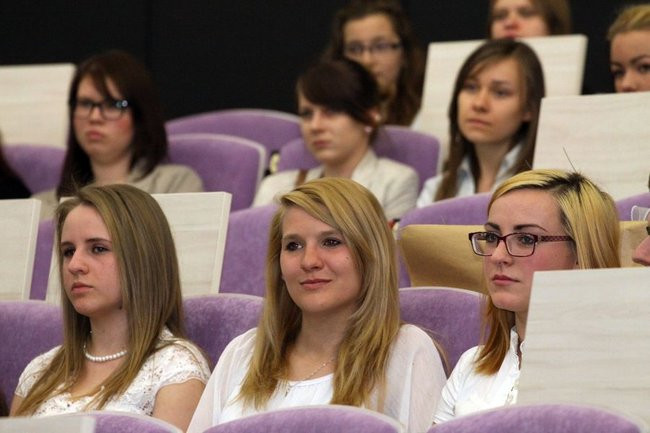 Maturzyści z IV LO pożegnali szkołę (zdjęcia)