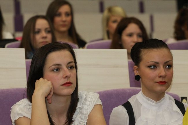 Maturzyści z IV LO pożegnali szkołę (zdjęcia)