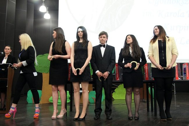 Maturzyści z IV LO pożegnali szkołę (zdjęcia)