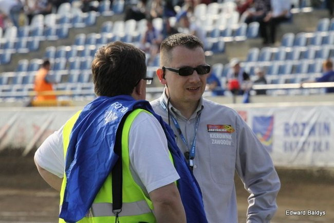 Pewne zwycięstwo Byków (dużo zdjęć kibiców)