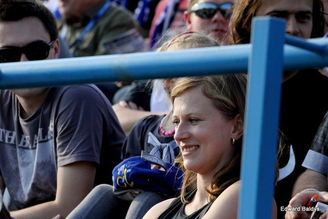 Pewne zwycięstwo Byków (dużo zdjęć kibiców)