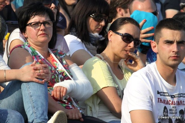 Pewne zwycięstwo Byków (dużo zdjęć kibiców)