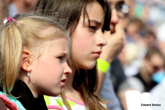 Pewne zwycięstwo Byków (dużo zdjęć kibiców)