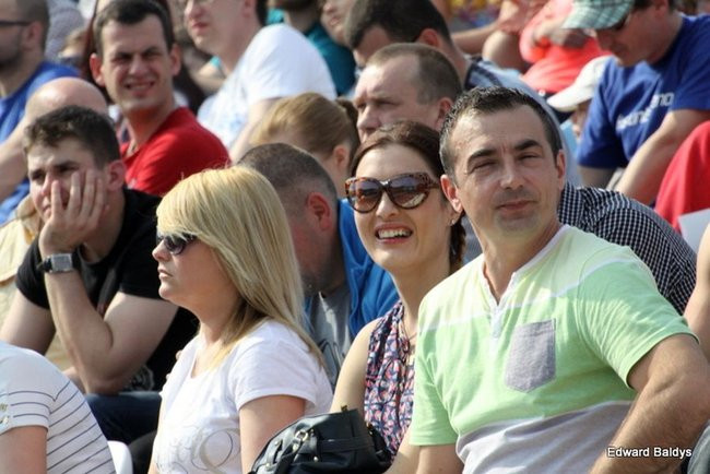 Pewne zwycięstwo Byków (dużo zdjęć kibiców)