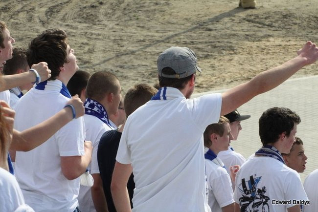 Pewne zwycięstwo Byków (dużo zdjęć kibiców)