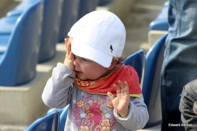 Pewne zwycięstwo Byków (dużo zdjęć kibiców)