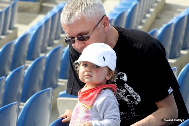 Pewne zwycięstwo Byków (dużo zdjęć kibiców)