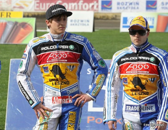 Pewne zwycięstwo Byków (dużo zdjęć kibiców)