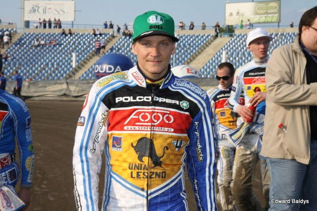 Pewne zwycięstwo Byków (dużo zdjęć kibiców)