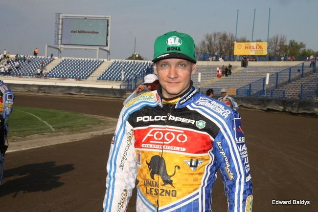 Pewne zwycięstwo Byków (dużo zdjęć kibiców)