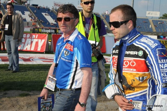 Pewne zwycięstwo Byków (dużo zdjęć kibiców)