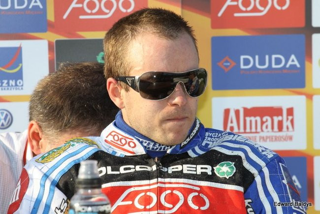 Pewne zwycięstwo Byków (dużo zdjęć kibiców)