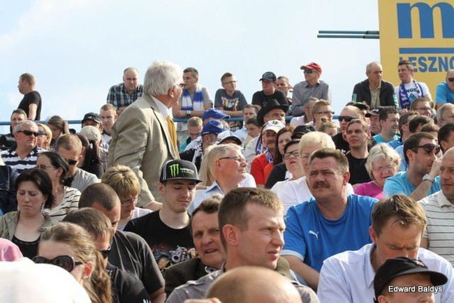 Pewne zwycięstwo Byków (dużo zdjęć kibiców)