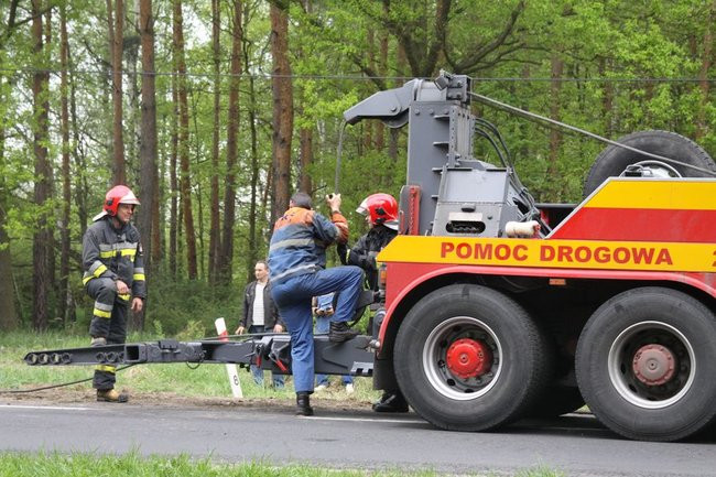 Ciężarówka zatarasowała drogę do Góry (zdjęcia)