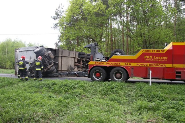 Ciężarówka zatarasowała drogę do Góry (zdjęcia)