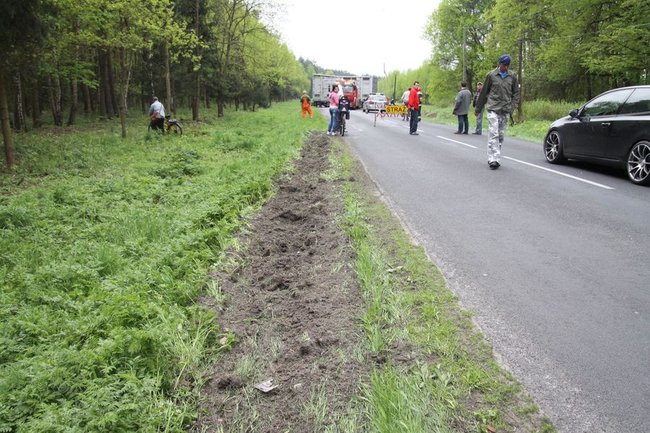 Ciężarówka zatarasowała drogę do Góry (zdjęcia)