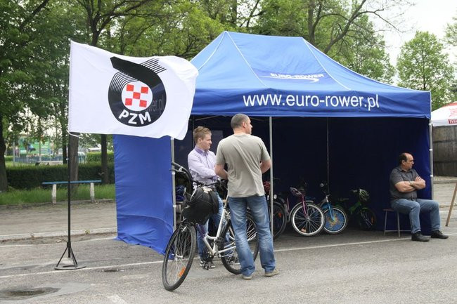 Policyjna impreza pod stadionem (wideo, zdjęcia)