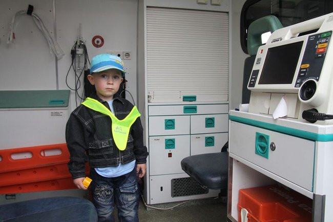 Policyjna impreza pod stadionem (wideo, zdjęcia)