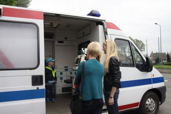 Policyjna impreza pod stadionem (wideo, zdjęcia)