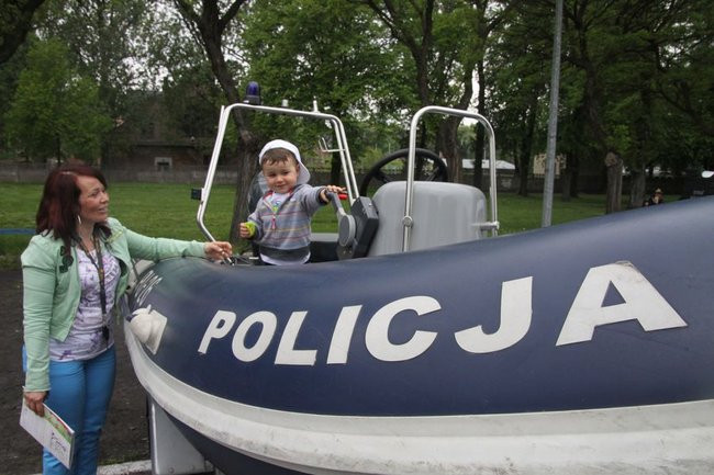 Policyjna impreza pod stadionem (wideo, zdjęcia)