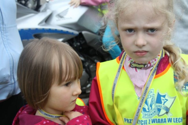 Policyjna impreza pod stadionem (wideo, zdjęcia)