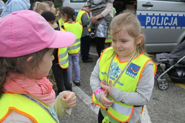 Policyjna impreza pod stadionem (wideo, zdjęcia)