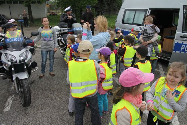 Policyjna impreza pod stadionem (wideo, zdjęcia)