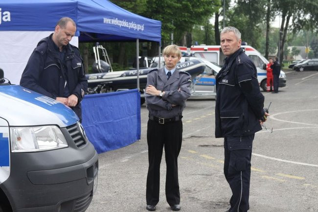 Policyjna impreza pod stadionem (wideo, zdjęcia)