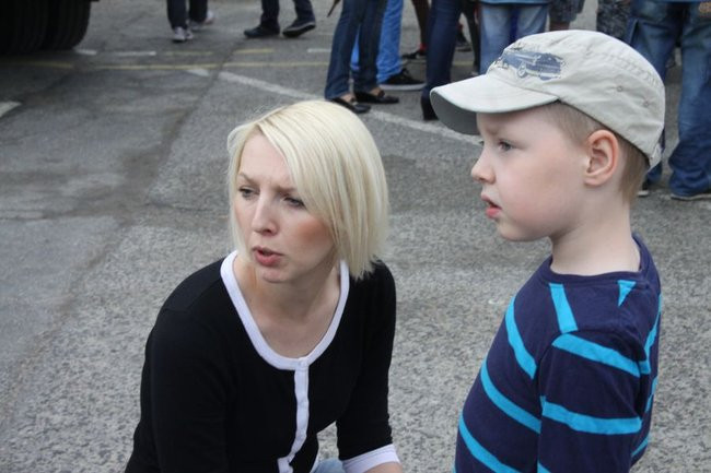 Policyjna impreza pod stadionem (wideo, zdjęcia)