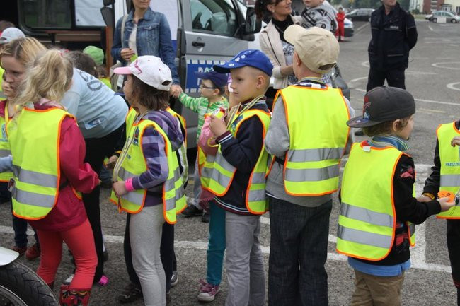 Policyjna impreza pod stadionem (wideo, zdjęcia)