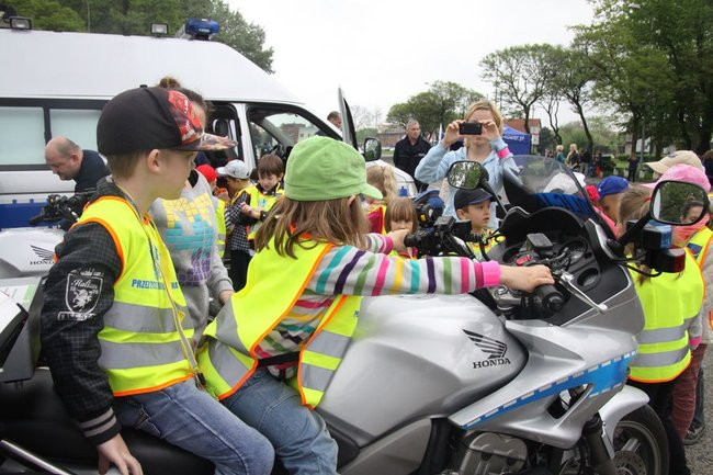 Policyjna impreza pod stadionem (wideo, zdjęcia)