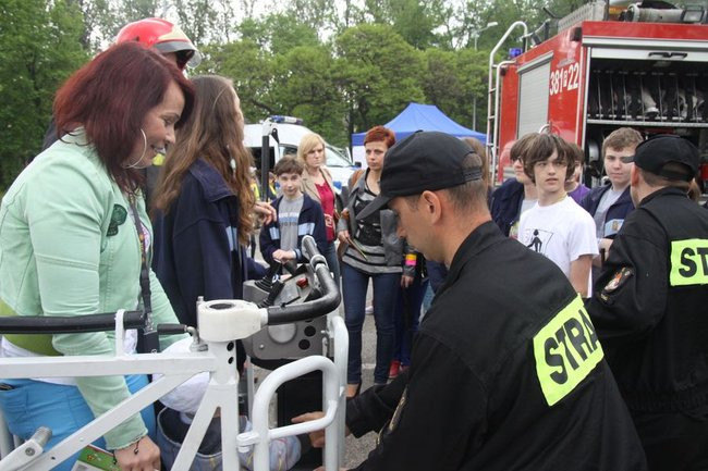 Policyjna impreza pod stadionem (wideo, zdjęcia)