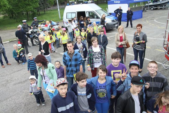 Policyjna impreza pod stadionem (wideo, zdjęcia)