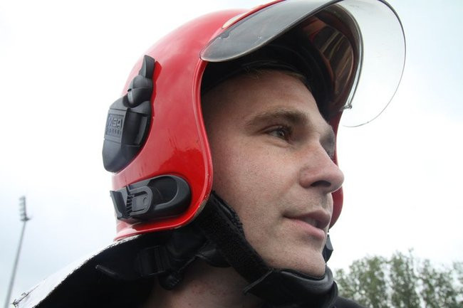 Policyjna impreza pod stadionem (wideo, zdjęcia)