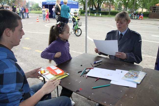 Policyjna impreza pod stadionem (wideo, zdjęcia)