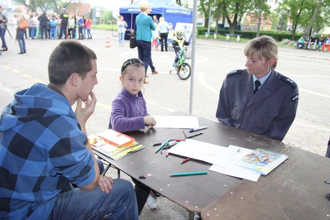 Policyjna impreza pod stadionem (wideo, zdjęcia)