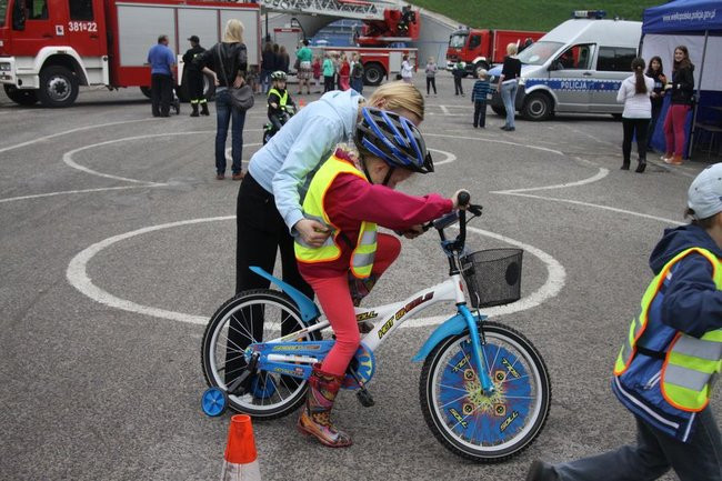 Policyjna impreza pod stadionem (wideo, zdjęcia)