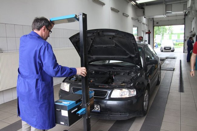 Policyjna impreza pod stadionem (wideo, zdjęcia)